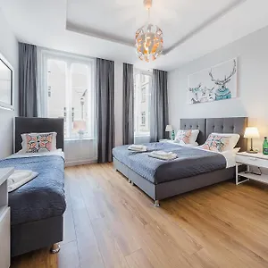 *** Aparthotel Six Suites, Old Town Polonia