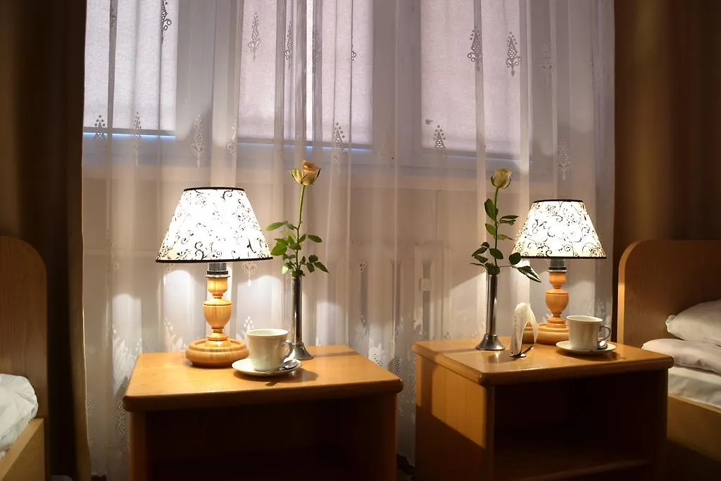 Karat Bed & Breakfast Warsaw 2*,